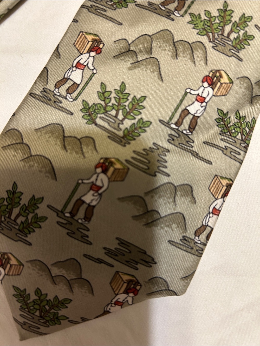 Hermes Beige Scenic Print Silk Tie with Green and Brown Accents - Picture 2 of 8